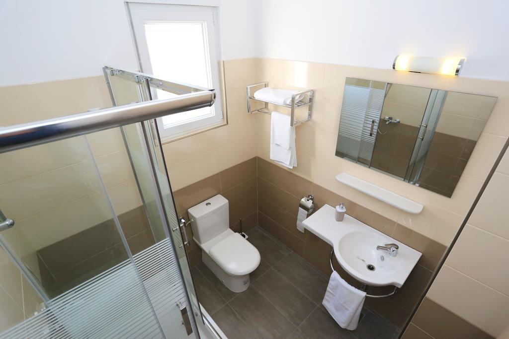 House Natali 70M From The Beach - Free Ev Top Up Ртина Екстериор снимка