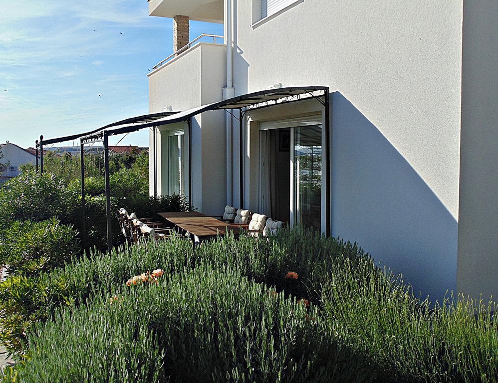 House Natali 70M From The Beach - Free Ev Top Up Ртина Екстериор снимка