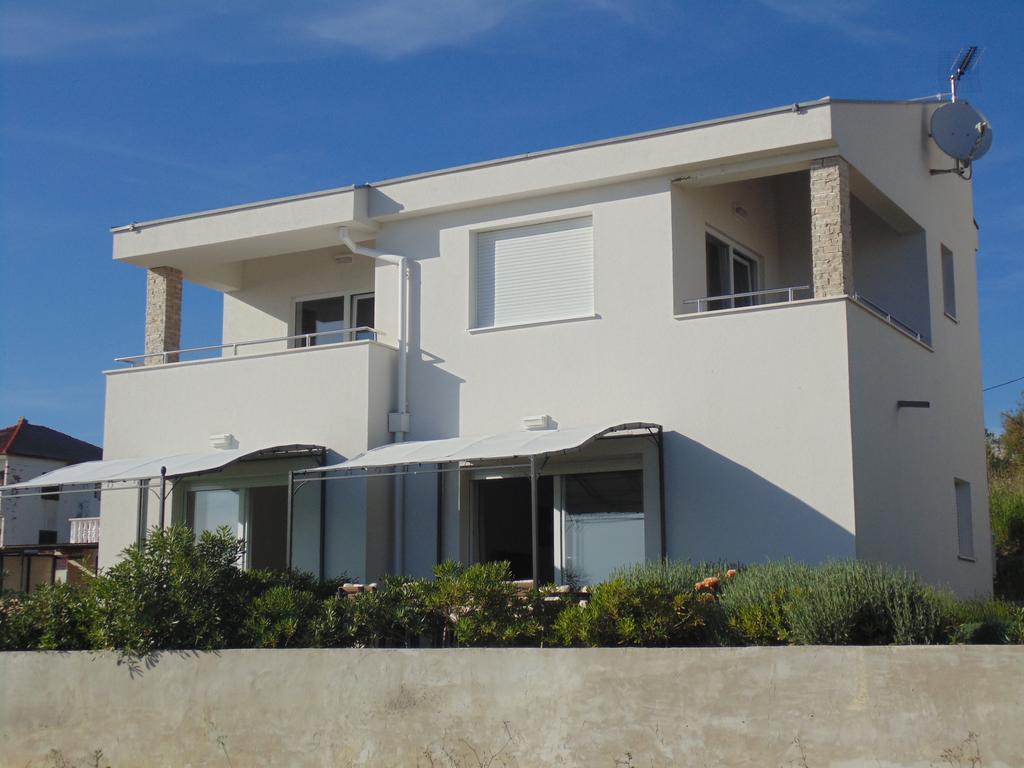 House Natali 70M From The Beach - Free Ev Top Up Ртина Екстериор снимка