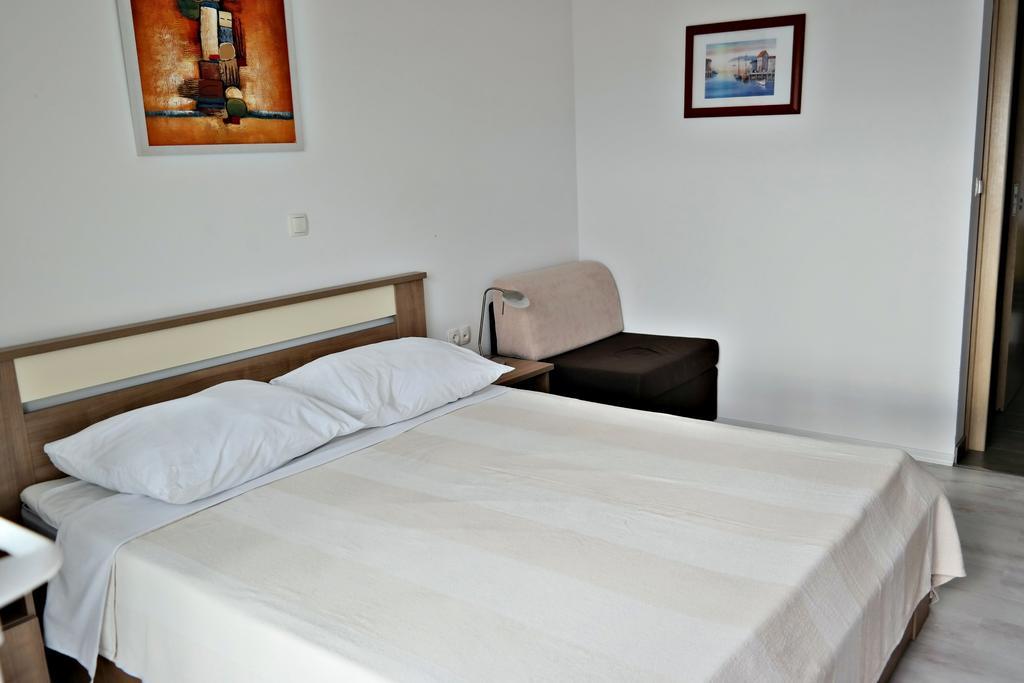House Natali 70M From The Beach - Free Ev Top Up Ртина Екстериор снимка