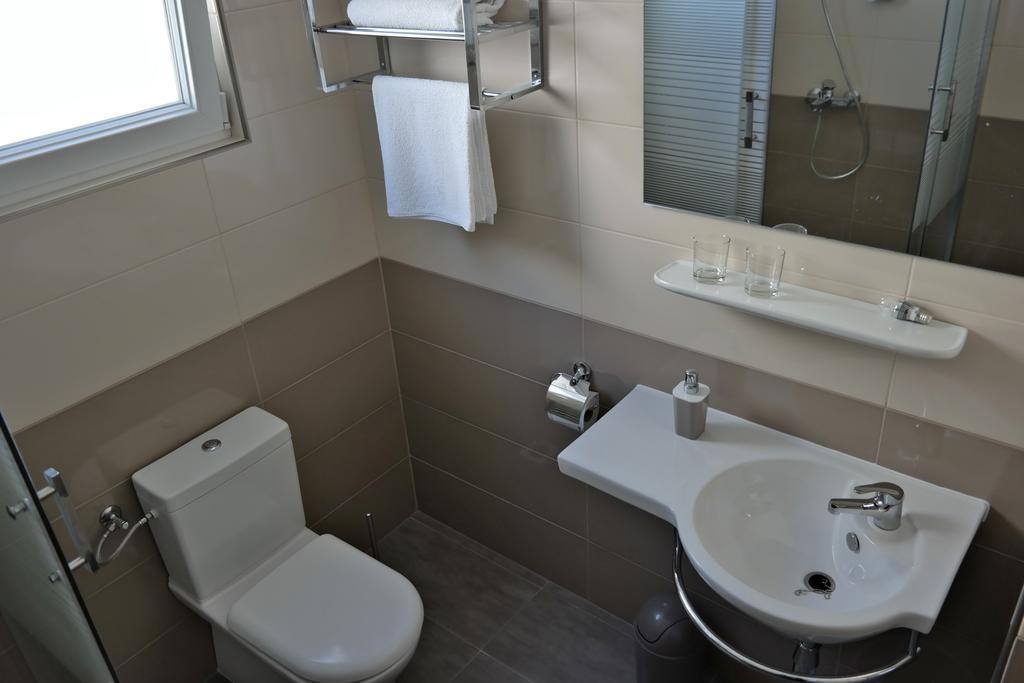 House Natali 70M From The Beach - Free Ev Top Up Ртина Екстериор снимка
