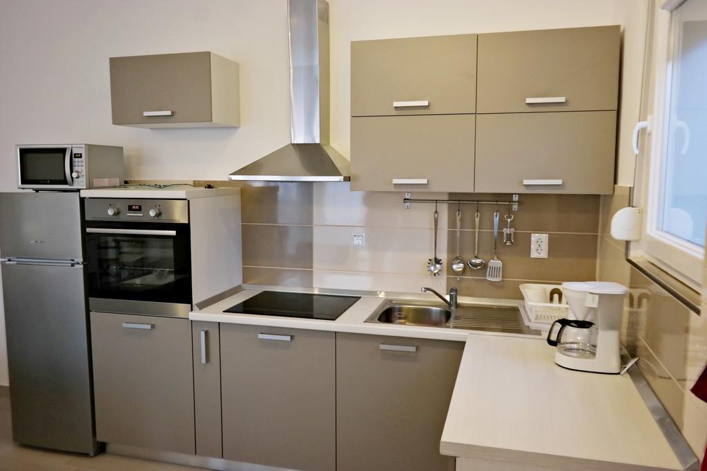 House Natali 70M From The Beach - Free Ev Top Up Ртина Екстериор снимка