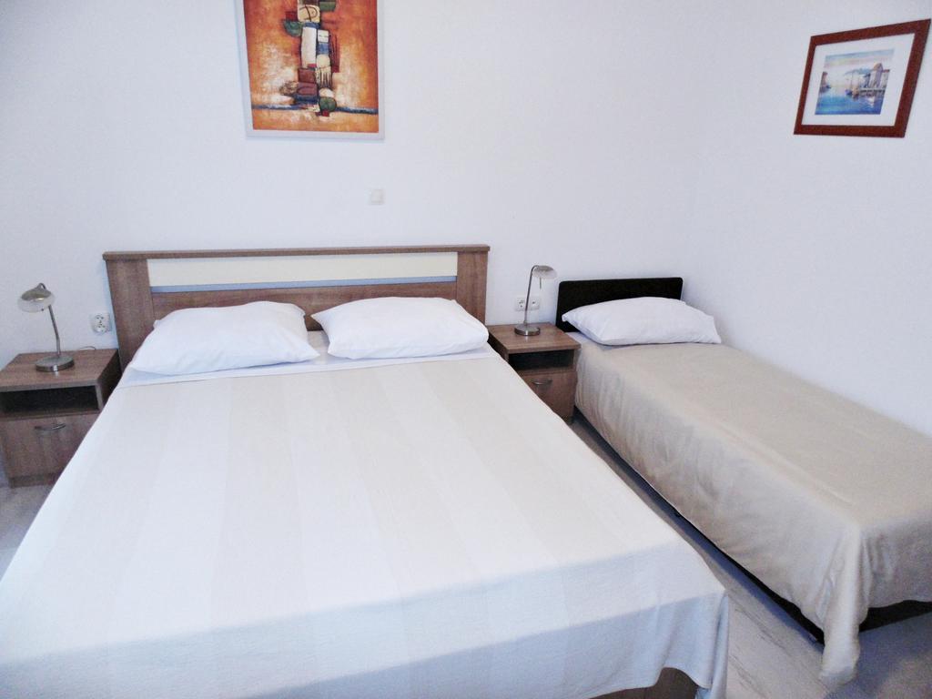 House Natali 70M From The Beach - Free Ev Top Up Ртина Екстериор снимка