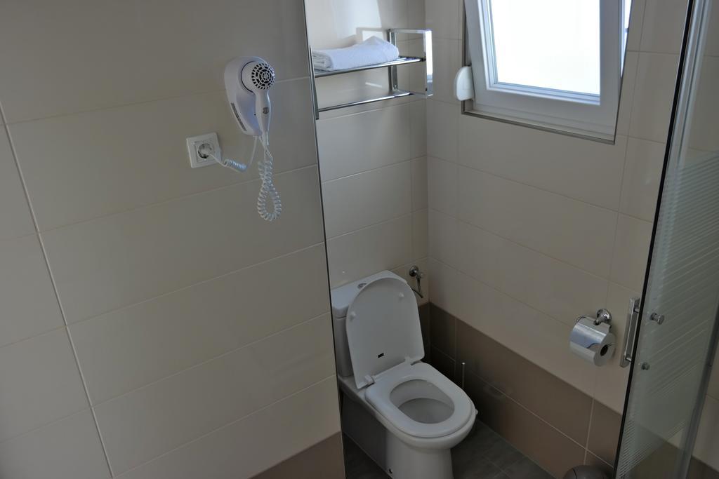 House Natali 70M From The Beach - Free Ev Top Up Ртина Екстериор снимка