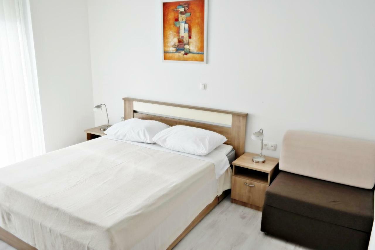 House Natali 70M From The Beach - Free Ev Top Up Ртина Екстериор снимка