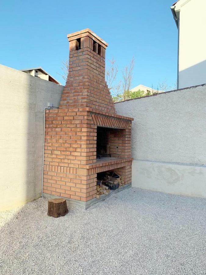 House Natali 70M From The Beach - Free Ev Top Up Ртина Екстериор снимка
